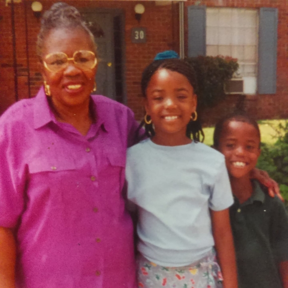 Meet your Posher, Yumani - Picture 1 of 1